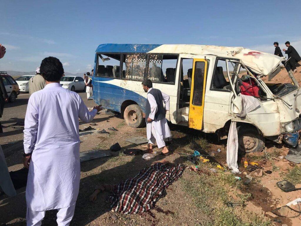 حادثهٔ ترافيكى در هرات ۴ کشته و ۱۶ زخمی بر جا گذاشت
