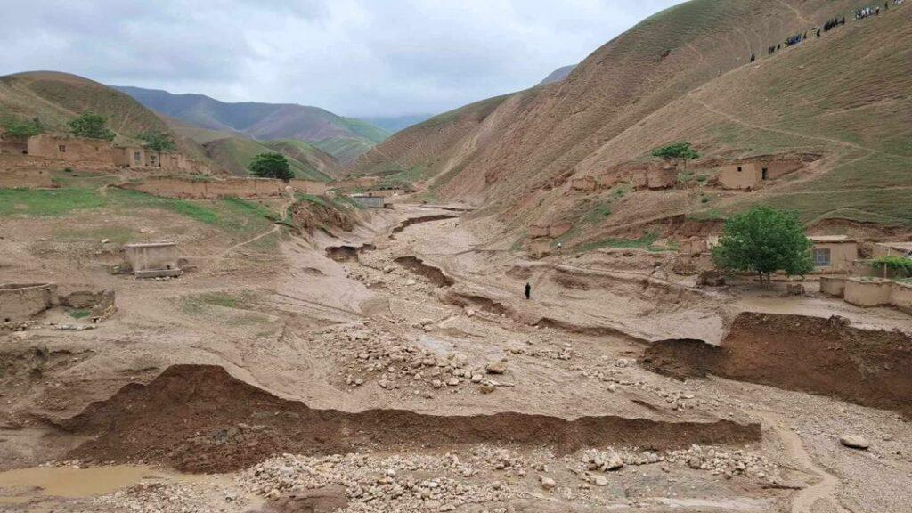 بغلان کې مسوولین: سېلابونو ۱۳۰ کسان مړه او شاوخوا سل نور ټپیان کړي