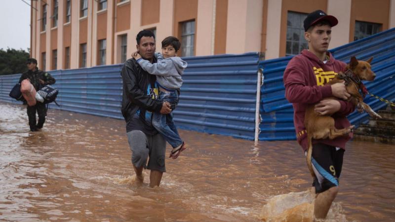 سیلاب در برازیل جان ۵۵ تن را گرفت