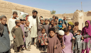 اروزګان کې د ۵۲ اولادونو پلار: ماشومان مې له زده‌کړو پاتې دي او د ساتلو توان یې نه لرم