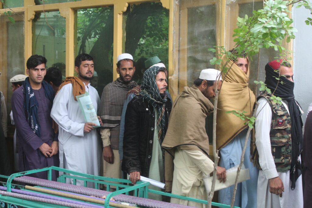 ننګرهار او کونړ کې له څه باندې ۴۵۰۰ کورنیو سره نغدي مرستې وشوې