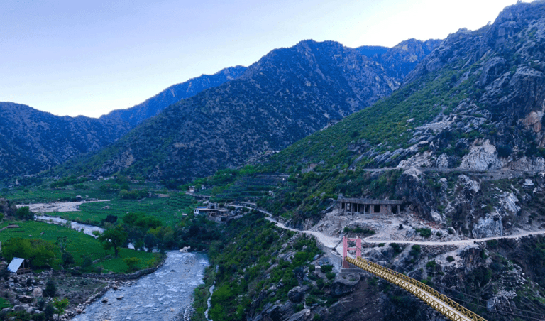 نورستان کې «یږ» پر دوو کسانو برید کړی او وژلي یې دي