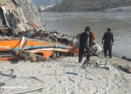 به اثر واژگون شدن یک بس در پاکستان دست کم ۴۱ تن کشته و زخمی شدند