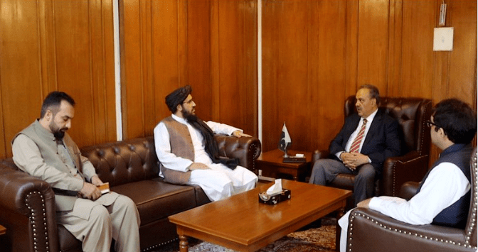 مقامات افغان و پاکستانی در مورد روابط دوجانبه و افزایش تعامل متقابل گفتگو کرده‌اند
