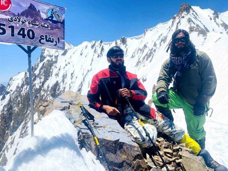 دو کوهنورد ولایت غور قلۀ شاه فولادی کوه بابا در بامیان را فتح کردند