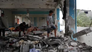 ۳۲ آوارۀ فلسطینی در حملۀ اسرائیل بر یک مکتب جان باختند