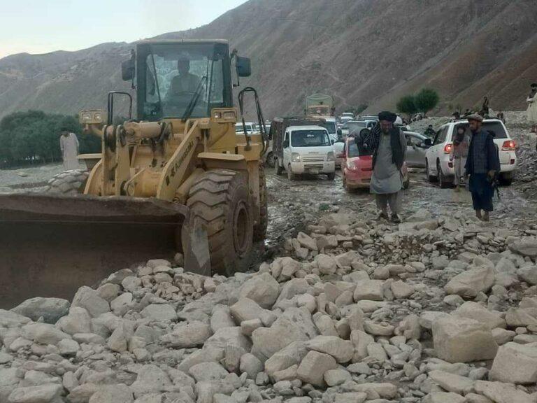 شاهراه عمومی فیض‌آباد – تخار به‌روی ترافیک بازگشایی شد