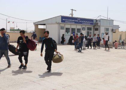 Afghan refugees ill-treated by Iranian Police: Returnees
