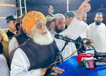 مولانا فضل‌الرحمن: حکومت پاکستان پیشنهاد جایزه نوبل به ترمپ را پس بگیرد