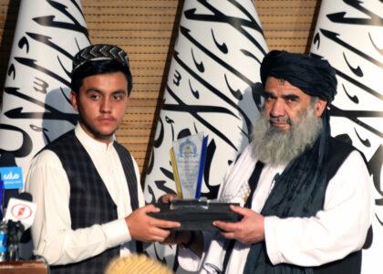 د پوهنې وزارت سرپرست:  له دښمن سره د مقابلې لپاره هم دیني او هم عصري زده‌کړو ته اړتیا ده