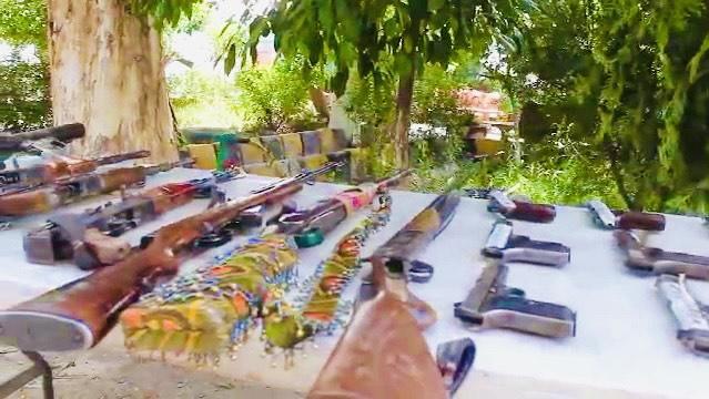 ننګرهار کې یو شمېر ناقانونه وسلې او مهمات نيول شوي