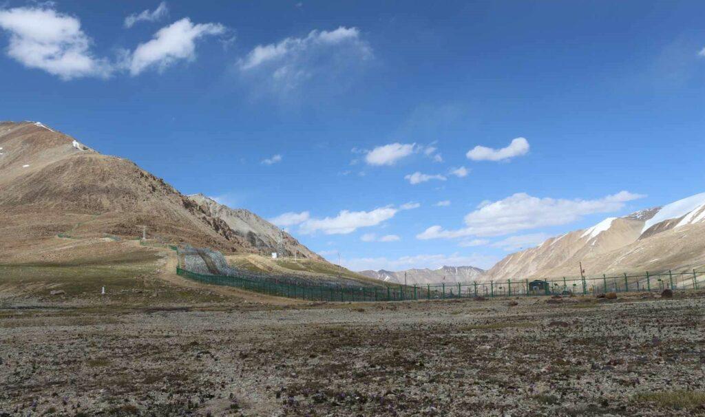 امیری: کار ساخت سرک میان افغانستان و چین به نقطۀ صفری رسیده‌است