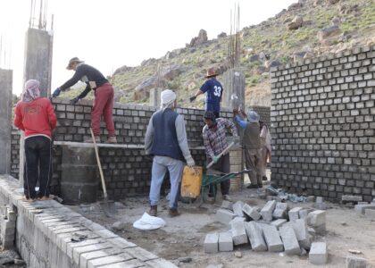 تعمیر یک شفاخانه در جاغوری غزنی به هزینۀ شخصی مردم ساخته می‌شود