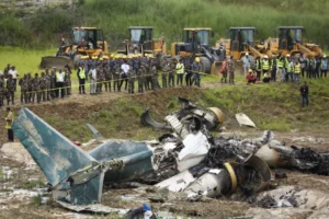 سقوط یک طیاره در نیپال جان ۱۸ تن را گرفت