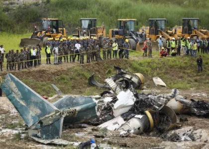 سقوط یک طیاره در نیپال جان ۱۸ تن را گرفت