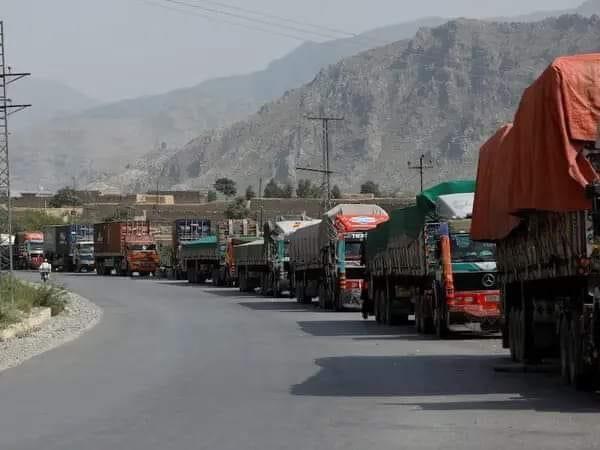 Trucks loaded with fruits, vegetables stranded at Torkham crossing 