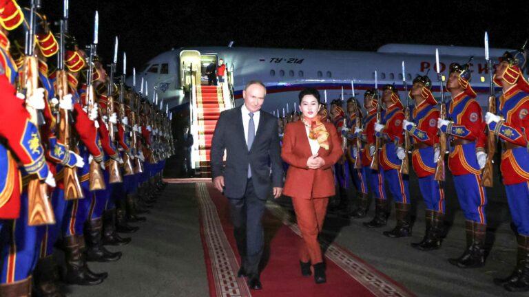 Putin in Mongolia, Kiev calls for his arrest  