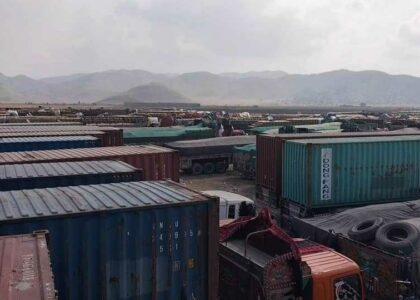 Trucks with fruits to Pakistan remain stranded for days: Traders