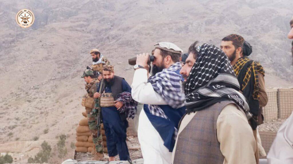 Senior army official inspects new posts along Durand Line