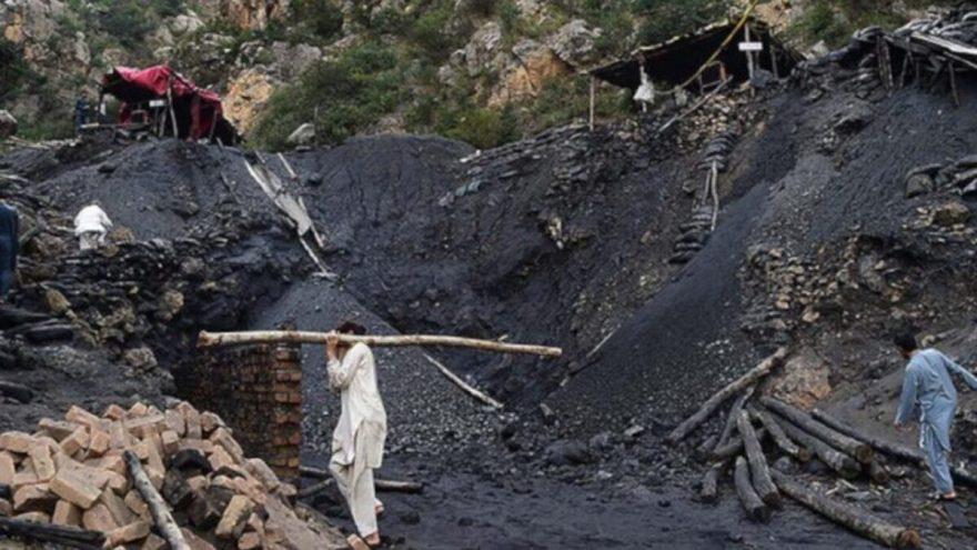 حملۀ افراد مسلح بر یک معدن ذغال سنگ در بلوچستان؛ ۲۰ تن به شمول سه افغان‌ کشته شدند