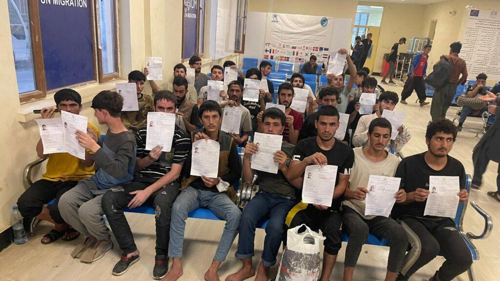 25 Afghans released from prisons in Iraq arrive