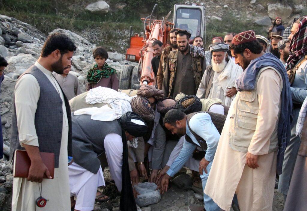 ننګرهار کې د يوه کانال او سربند د جوړېدو چارې پيل شوې