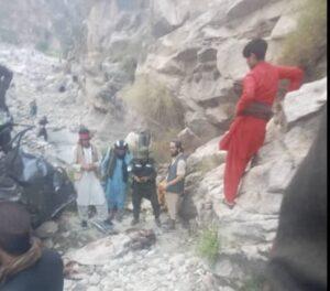 نورستان کې د موټر چپه ‌کېدو له امله ۱۵ کسانو ته مرګ‌ژوبله اوښتې