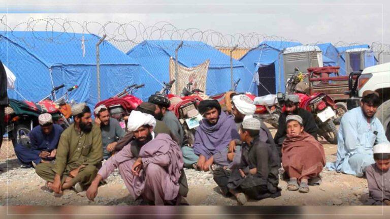 اروزګان کې یو شمېر راستنې شوې کډوالې کورنۍ د سرپناه غوښتنه کوي