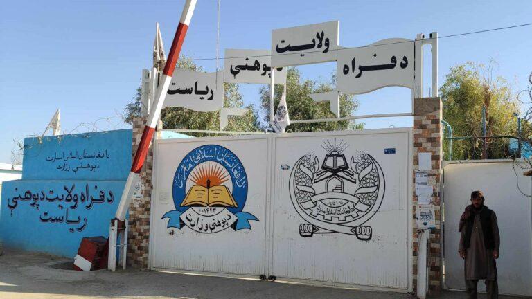دانش‌آموزان ۱۸۸ مکتب در فراه در تعمیرات کرایی و یا زیر خیمه‌ها درس می‌خوانند