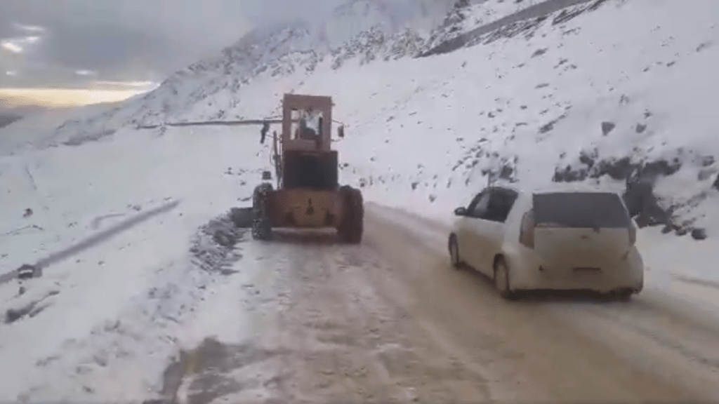 شاهراه سالنگ پس از چندین ساعت مسدود بودن دوباره به‌روی ترافیک باز شد