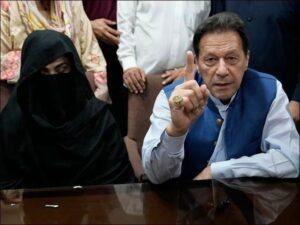 عمران خان پر ۱۴ کاله او د هغه مېرمن پر اووه کاله بند محکوم شول