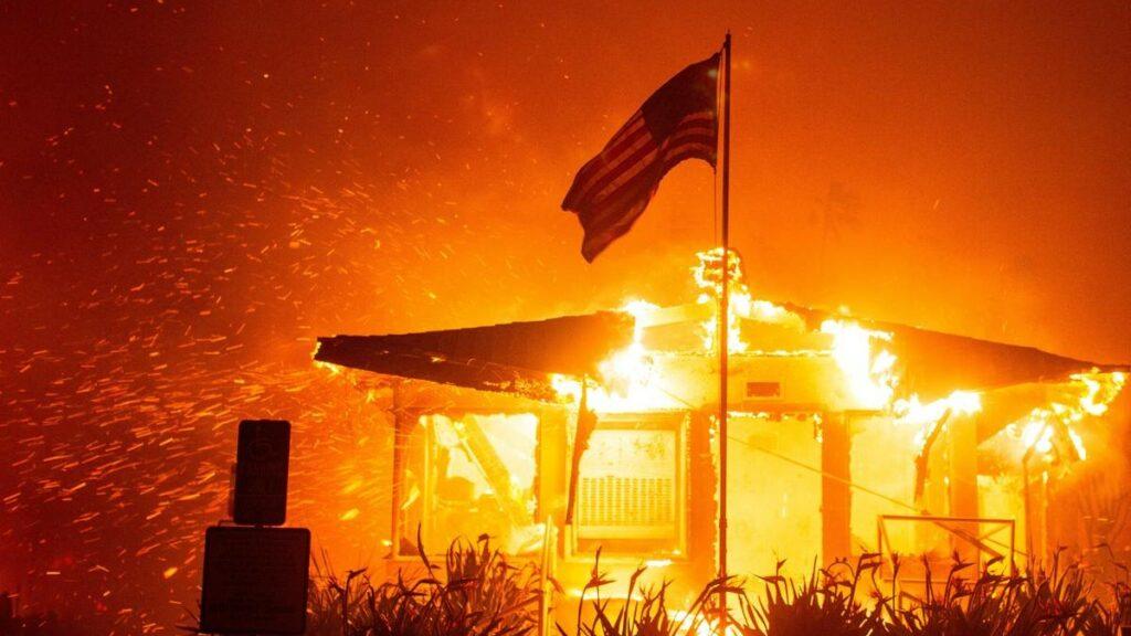 US wildfires force 100,000 to leave homes