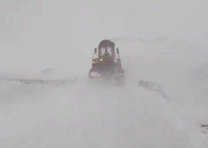 Heavy snowfall closes some link roads in Bamyan