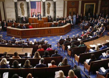 دموکرات‌ها در کانگرس امریکا خواستار از سرگیری روند انتقال مهاجرین افغان به این کشور شدند