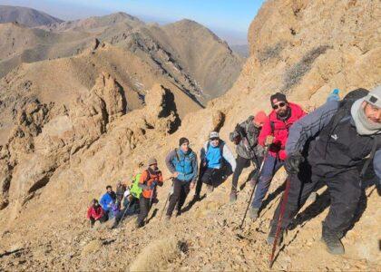 کوهنوردان هرات به قلۀ ۲۶۰۰ متری کوه «خواجه سربُر» صعود کردند