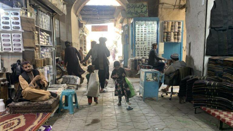 کندهار ښار کې وسله‌والو غلو دوه‌ هټۍوال په ډزو ټپیان کړي