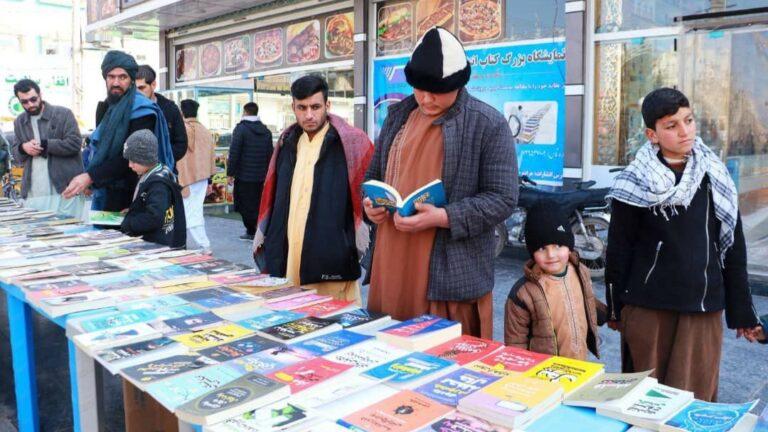نمایشگاه خیابانی پنج روزۀ کتاب در هرات گشايش يافت