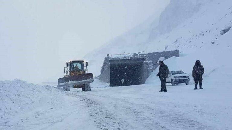 شاهراه سالنگ به‌روی موترهای کوچک باز شد