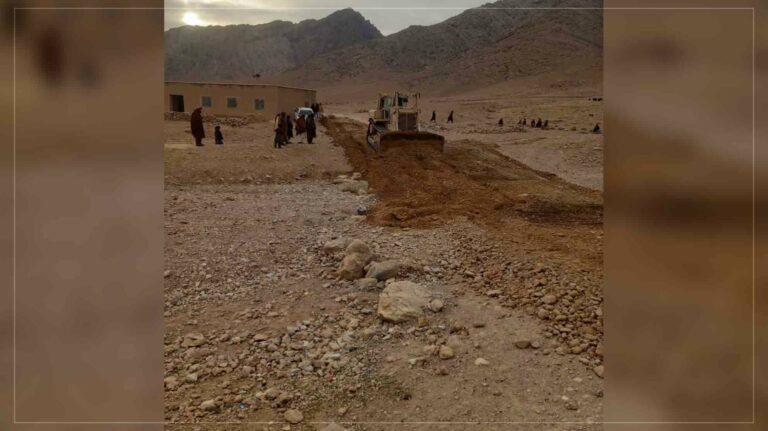 کار ساخت ۵۰ کیلومتر سرک در ارزگان آغاز شد