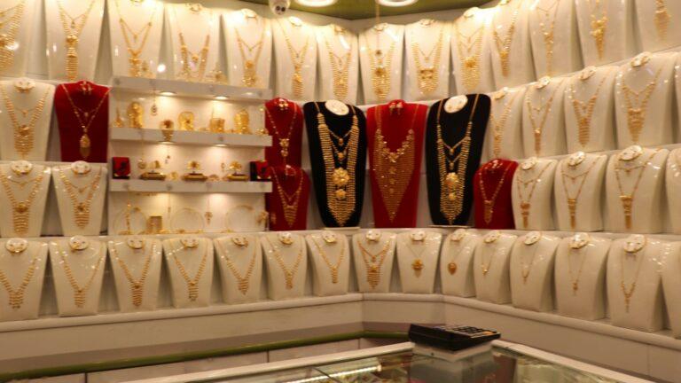 Gold prices in Kabul fall amid rising dollar, global market pressure