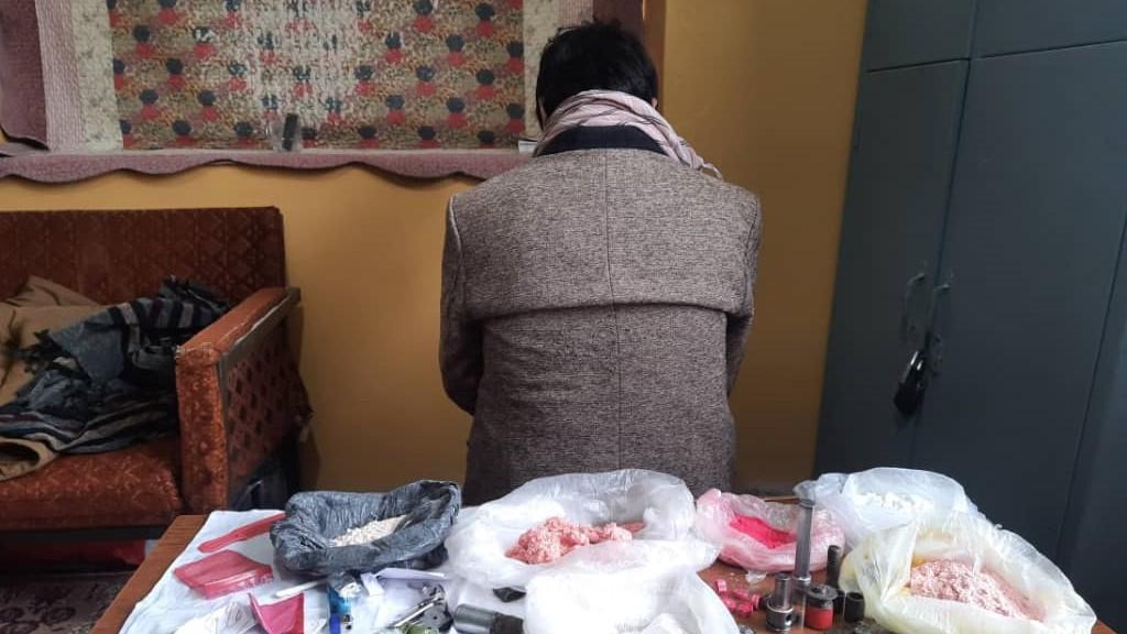 یک کارخانه تولید مواد مخدر در جوزجان از بین برده شد