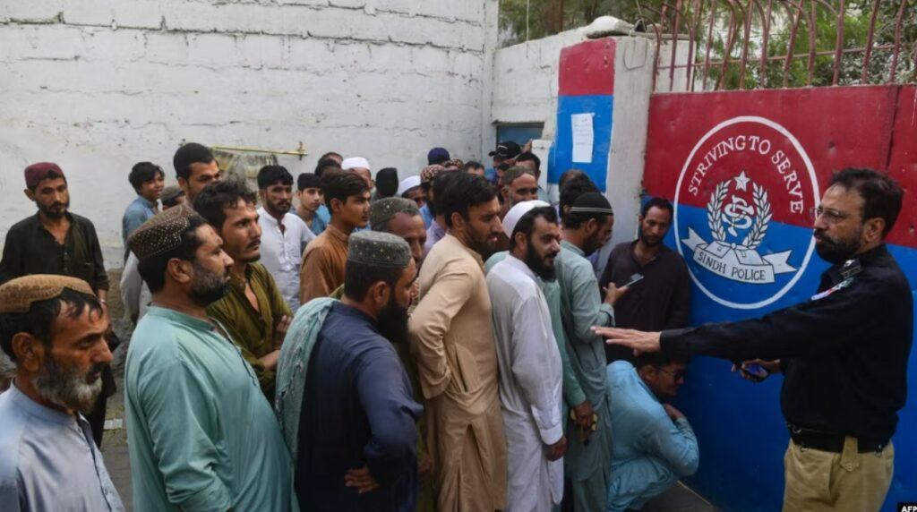 افغان‌هایی که در پاکستان در انتظار انتقال به سایر کشورها هستند، ممکن اخراج شوند