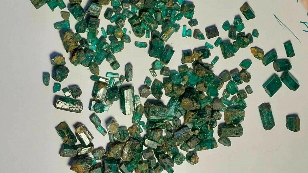 Nearly 2,000 carats of Panjsher emerald fetch $164,600