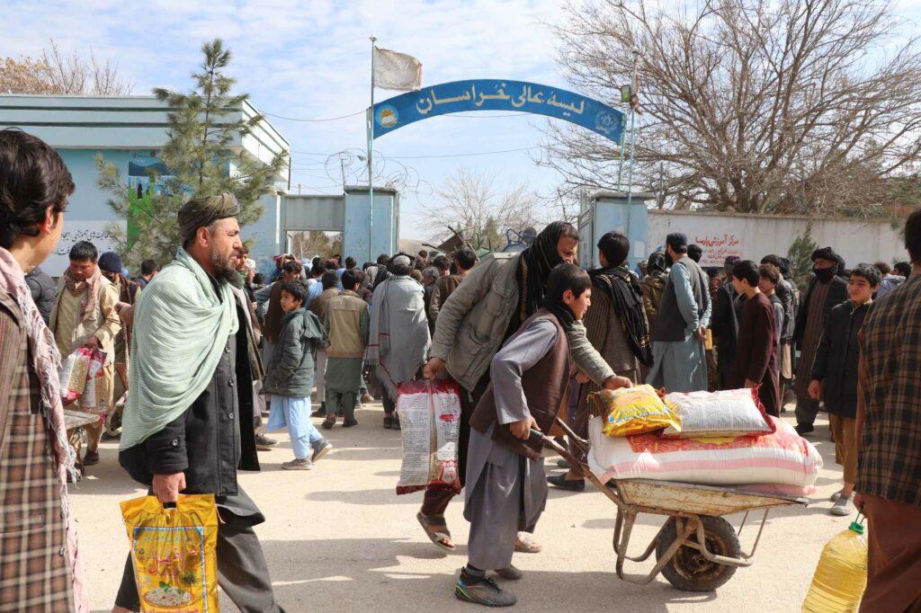 برای سه هزار خانوادۀ بی‌بضاعت در فاریاب مواد خوراکی توزیع شد