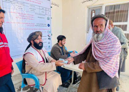 لوګر کې له سلګونو بېوزلو کورنیو سره د کوچني کاروبارونو د پیل لپاره نغدي مرسته وشوه