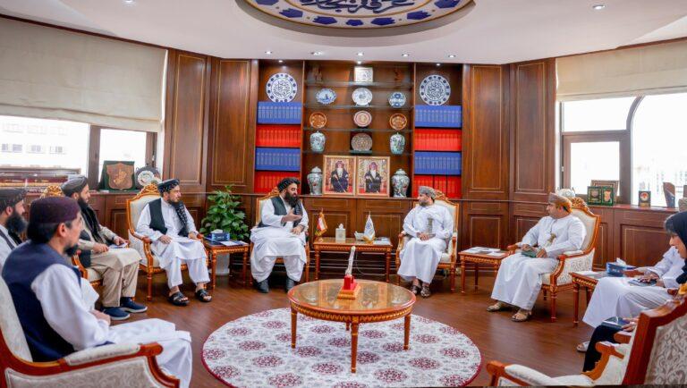 Muttaqi meets Oman ministers, trade leaders