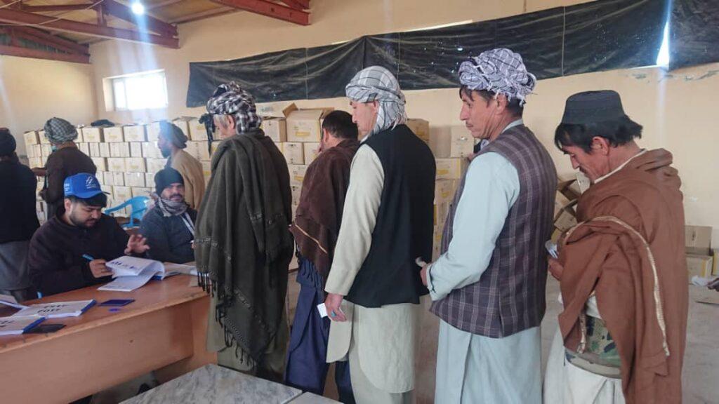 ‌بیش از ۹هزار خانواده در کندز و سمنگان پول نقد و مواد خوراکی دریافت کردند