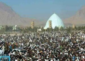 مجاهد: کندهار کې د ا.ا د مشر په امامت د کوچني اختر لمونځ ادا شو