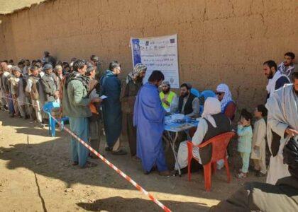 برای بیش از ۲۵۰۰ خانوادۀ نیازمند در دایکندی و پروان کمک‌های نقدی و مواد خوراکی توزیع شد