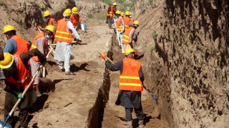 سرپل کې د اوبو د یوه کانال جوړولو چارې پیل شوې